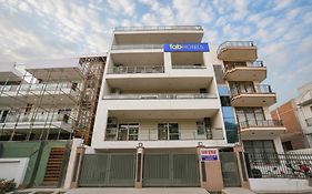 Fabhotel Raahi Retreat - Nr Star Mall & 32Nd Avenue